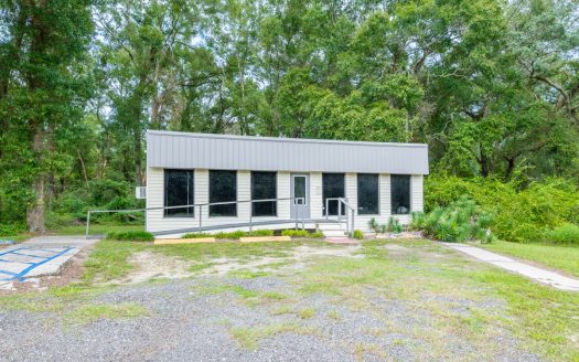 Prime Location Commercial Building Fanning Springs, FL